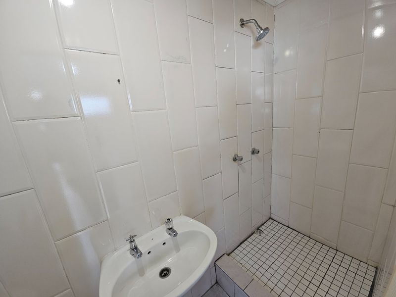 One bedroom separate entrance - Photo 6