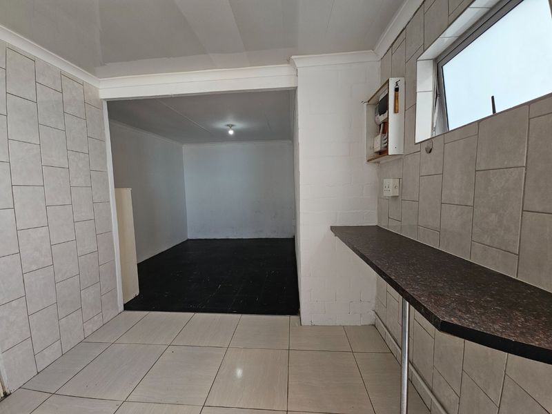 One bedroom separate entrance - Photo 2