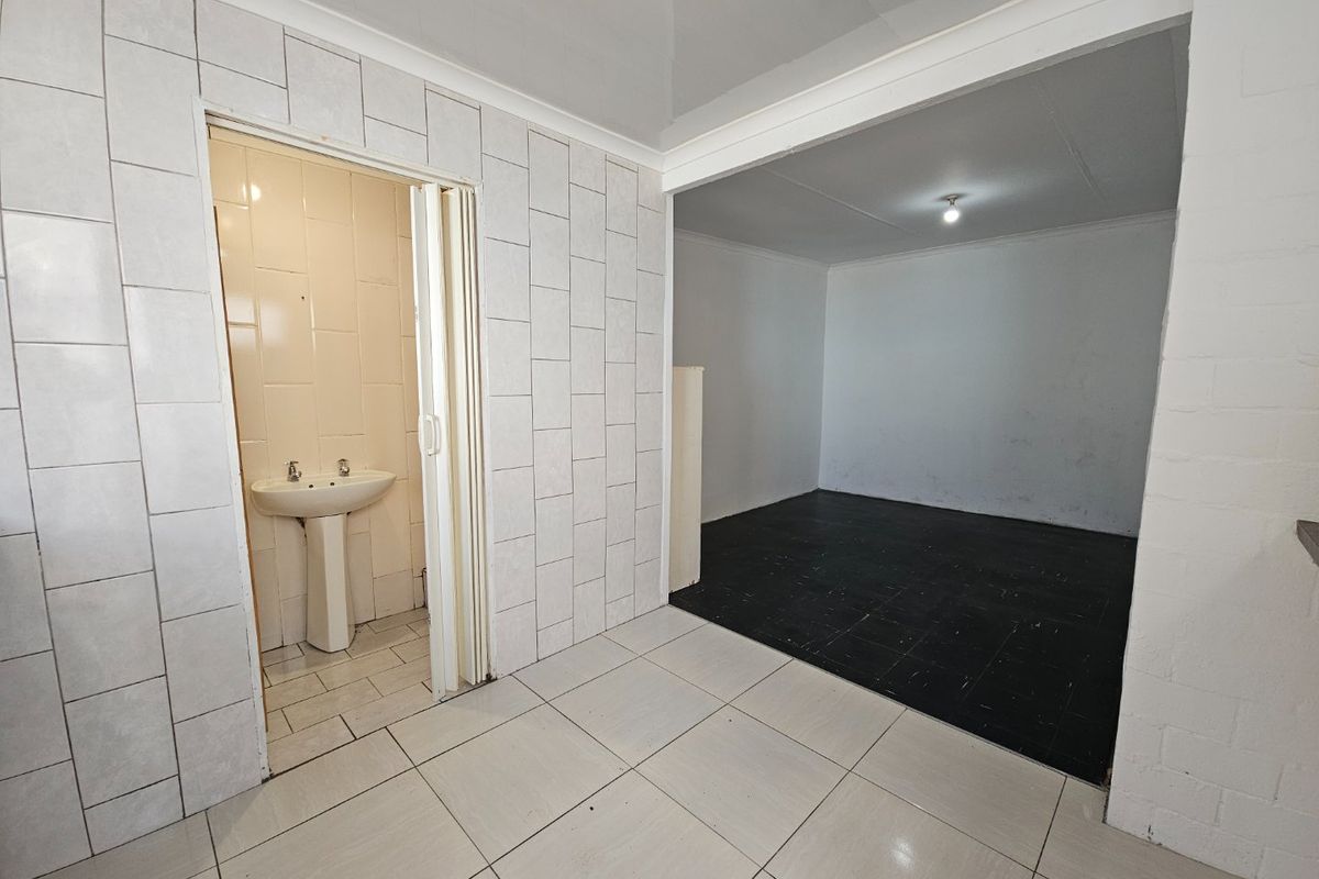 One bedroom separate entrance - Photo 3