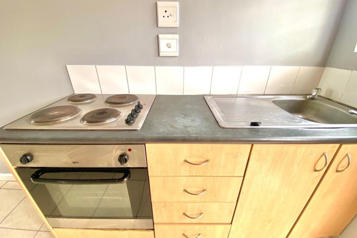 Neatly freshly maintained  two bedroom maisonette - Photo 5