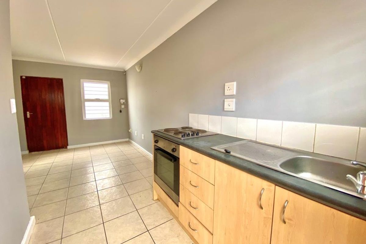 Neatly freshly maintained  two bedroom maisonette - Photo 4