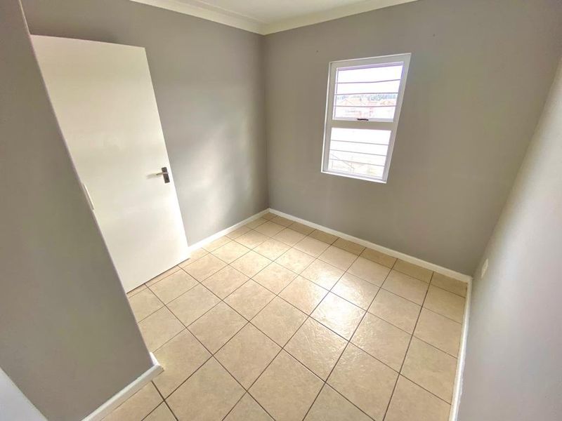 Neatly freshly maintained  two bedroom maisonette - Photo 9