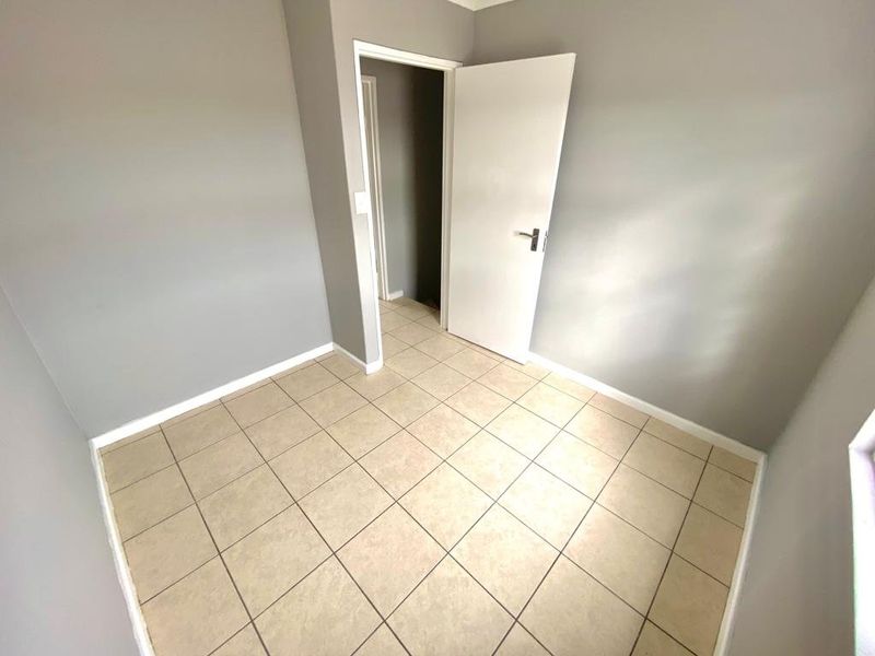 Neatly freshly maintained  two bedroom maisonette - Photo 8