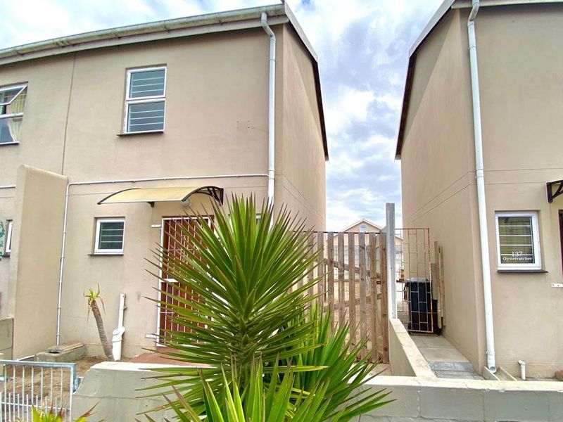 Neatly freshly maintained  two bedroom maisonette - Photo 2