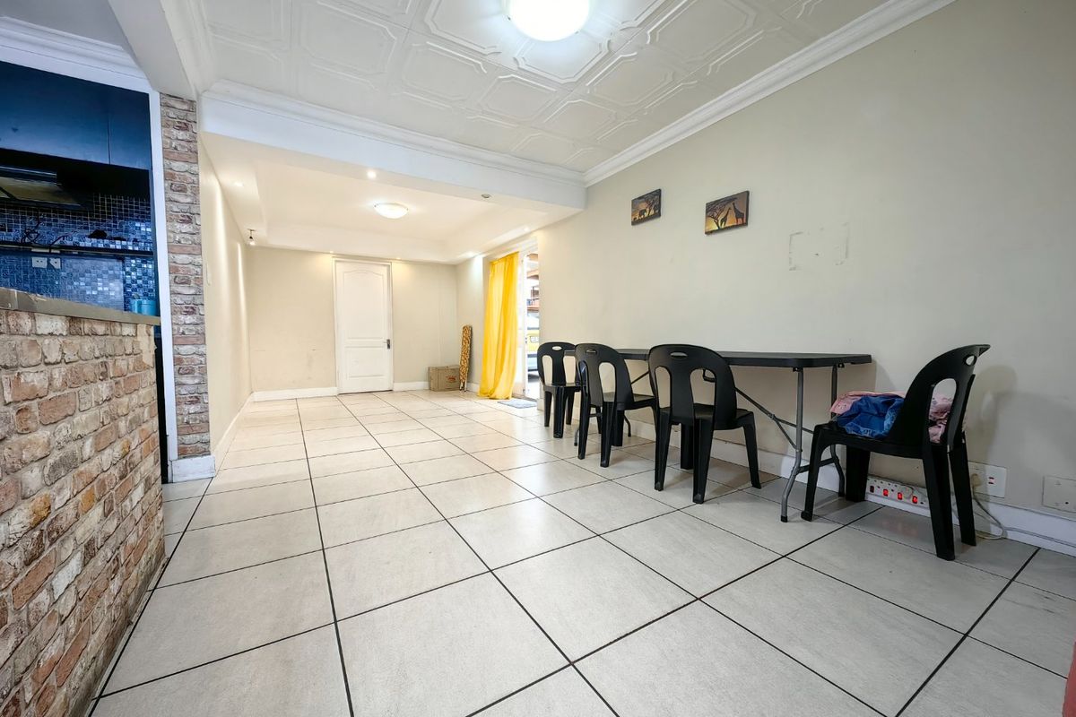 4 Bedroom Entertainers Dream in Prime Location! - Photo 5