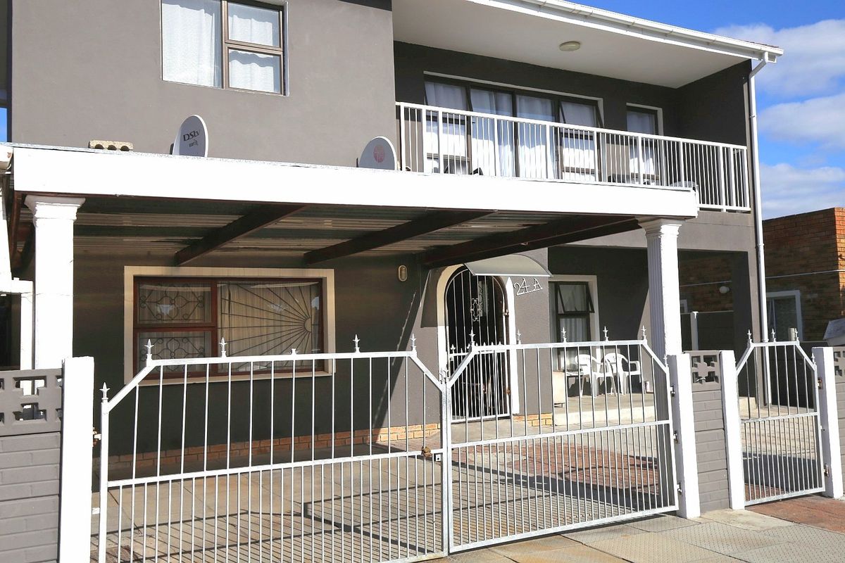 Double Storey House -11 Bedrooms with Granny Flat (8 Rooms with En-Suites)  - Photo 2