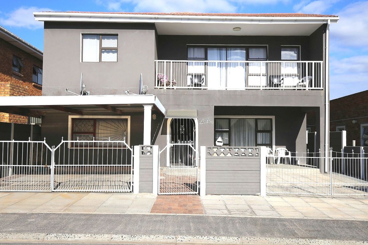 Double Storey House -11 Bedrooms with Granny Flat (8 Rooms with En-Suites)  - Photo 3