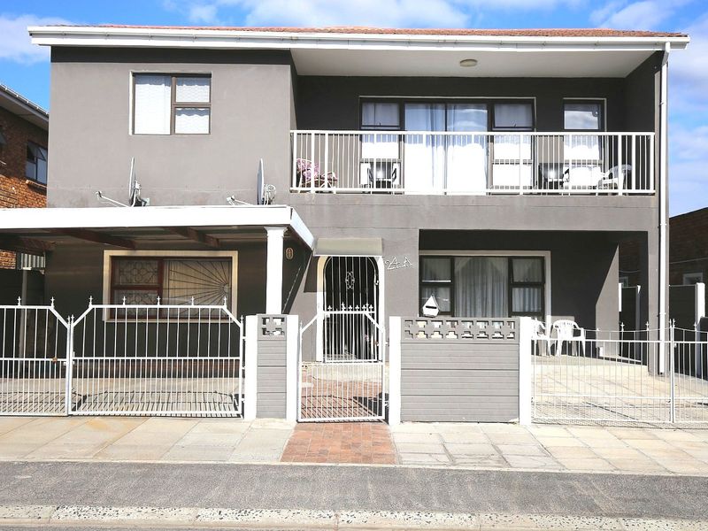 Double Storey House -11 Bedrooms with Granny Flat (8 Rooms with En-Suites)  - Photo 3