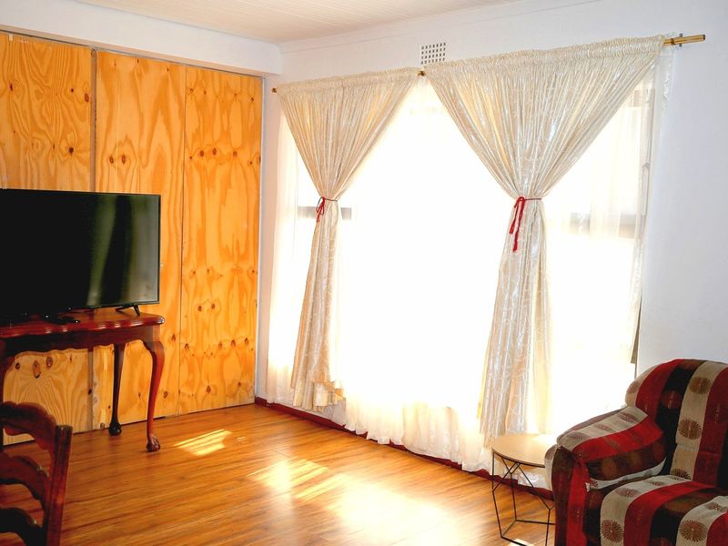 Double Storey House -11 Bedrooms with Granny Flat (8 Rooms with En-Suites)  - Photo 8