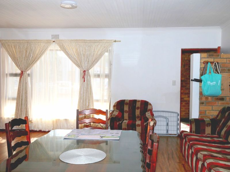 Double Storey House -11 Bedrooms with Granny Flat (8 Rooms with En-Suites)  - Photo 7