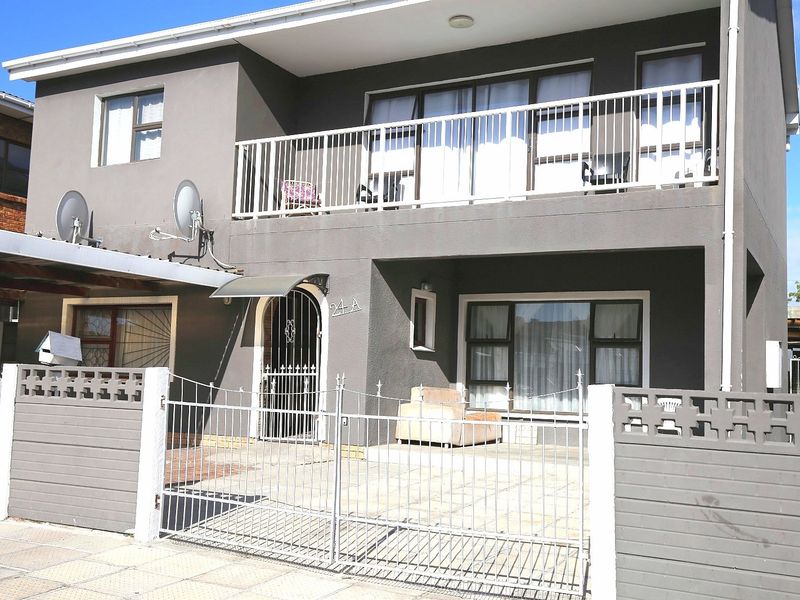 Double Storey House -11 Bedrooms with Granny Flat (8 Rooms with En-Suites)  - Photo 4