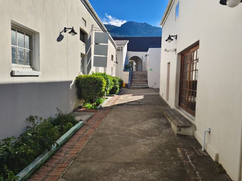 Unveil Paarl's hidden gem in the main road of the Hoog-en-Droog suburb  - Photo 7