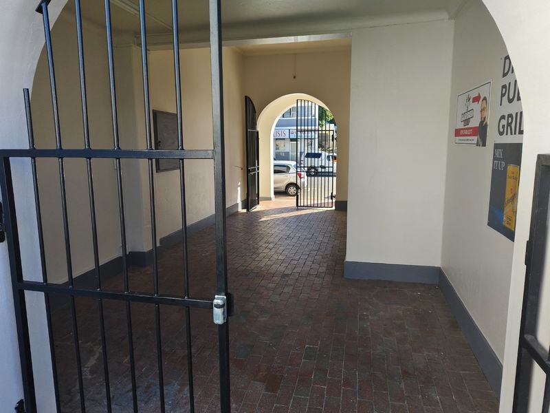 Unveil Paarl's hidden gem in the main road of the Hoog-en-Droog suburb  - Photo 6