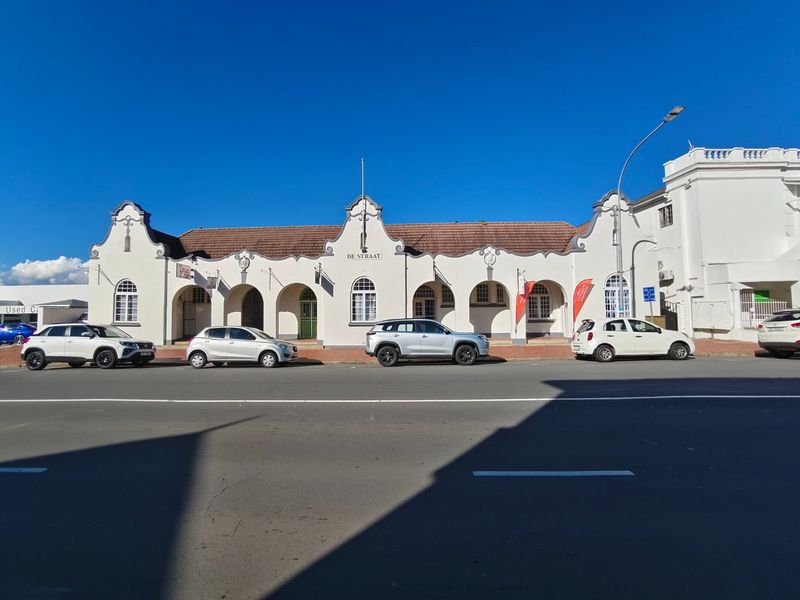 Unveil Paarl's hidden gem in the main road of the Hoog-en-Droog suburb  - Photo 2