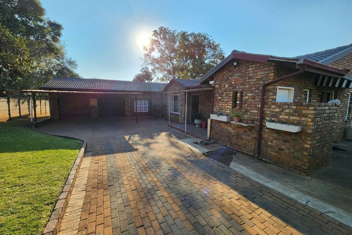 Spacious and Versatile Family Home - Photo 2