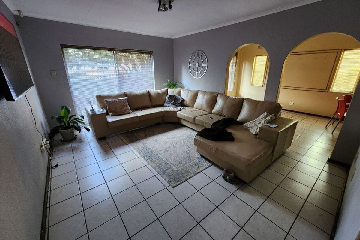 Spacious and Versatile Family Home - Photo 3