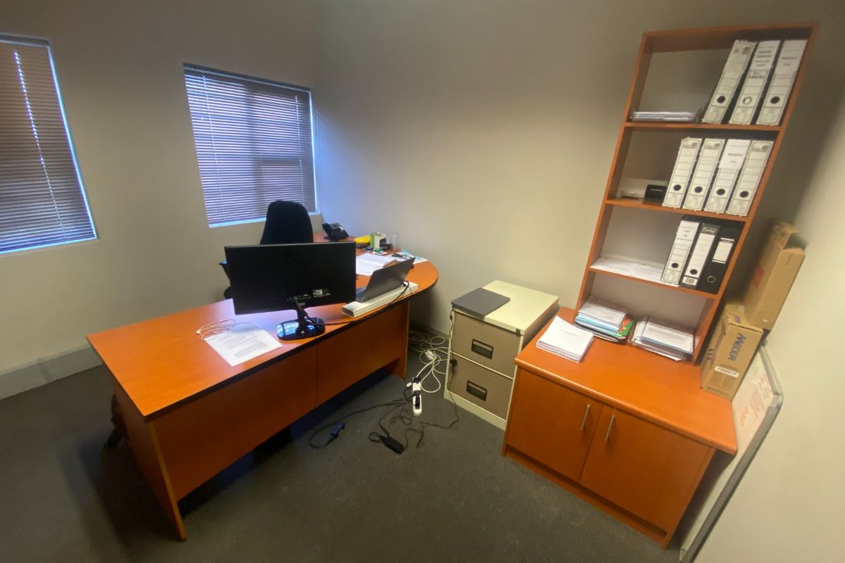 196m2 Commercial space to let  - Photo 4
