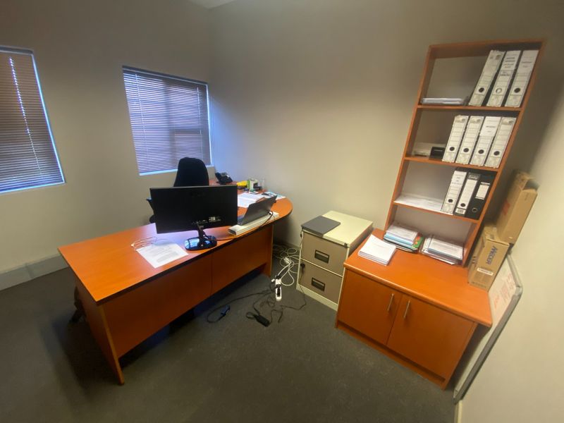 196m2 Commercial space to let  - Photo 4