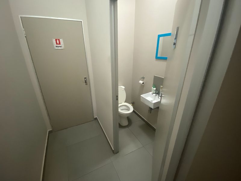 196m2 Commercial space to let  - Photo 10