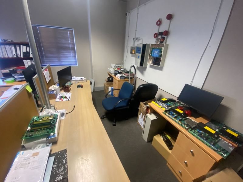 196m2 Commercial space to let  - Photo 9