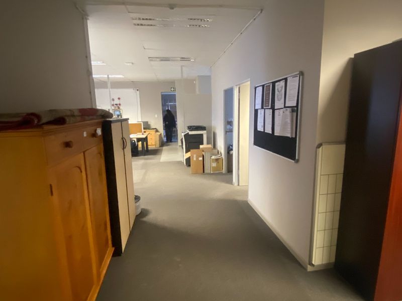 196m2 Commercial space to let  - Photo 8