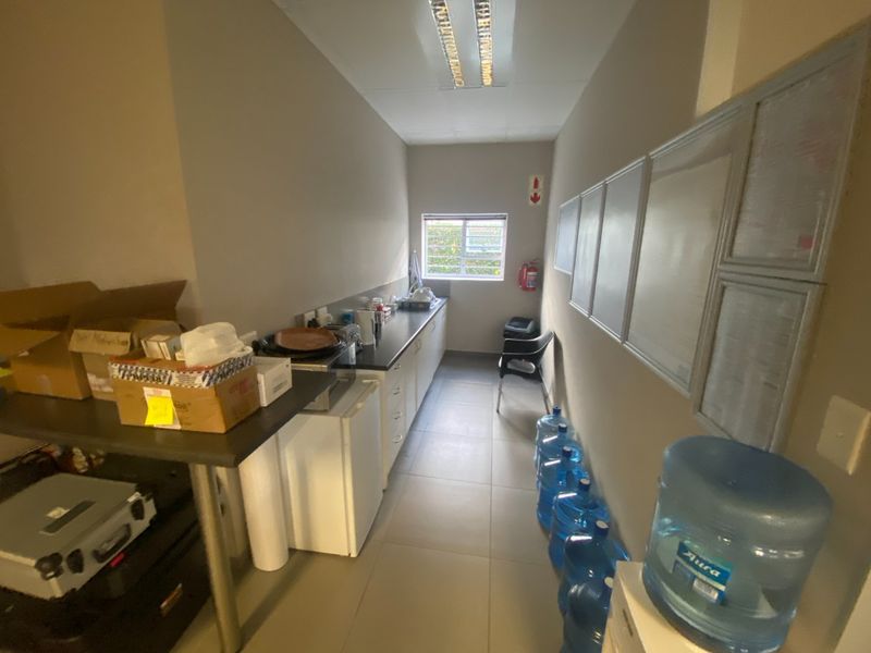 196m2 Commercial space to let  - Photo 7