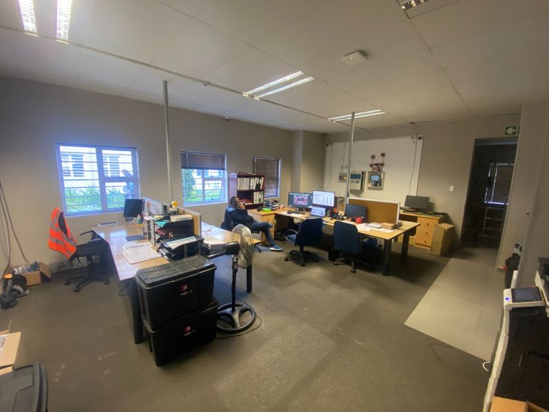 196m2 Commercial space to let  - Photo 6