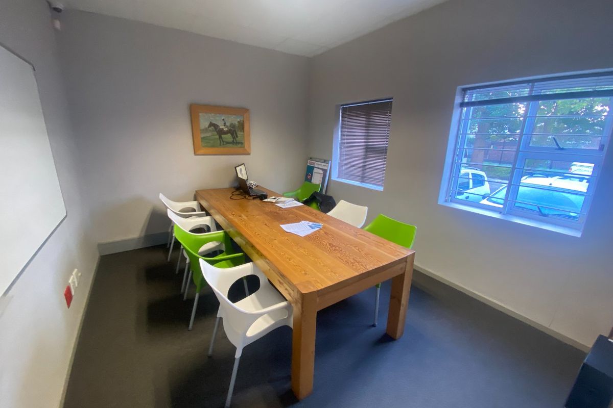 196m2 Commercial space to let  - Photo 2