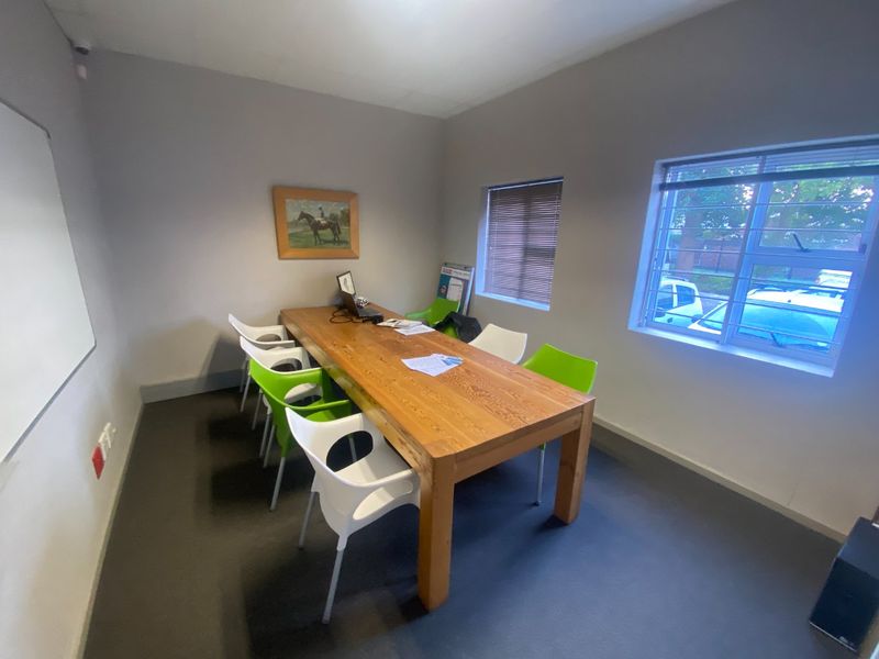 196m2 Commercial space to let  - Photo 2