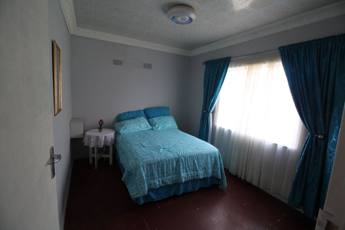 Lovely 2-Bedroom Home for Sale in Booysens Park - Photo 5