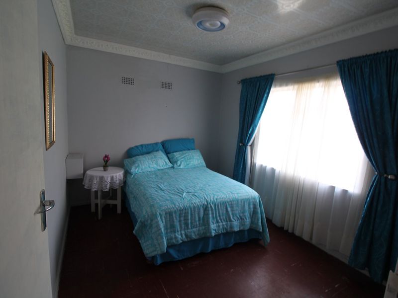 Lovely 2-Bedroom Home for Sale in Booysens Park - Photo 5