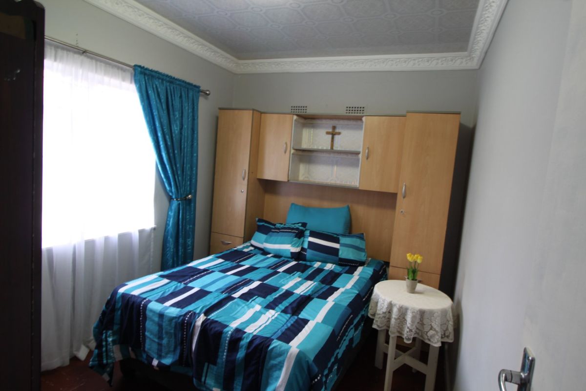 Lovely 2-Bedroom Home for Sale in Booysens Park - Photo 4