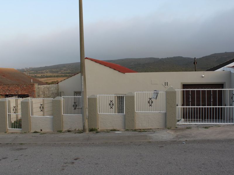 Lovely 2-Bedroom Home for Sale in Booysens Park - Photo 2