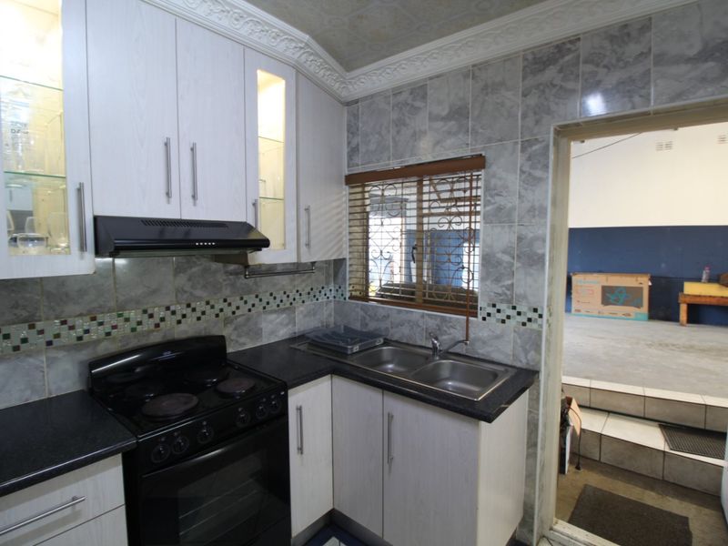 Lovely 2-Bedroom Home for Sale in Booysens Park - Photo 7