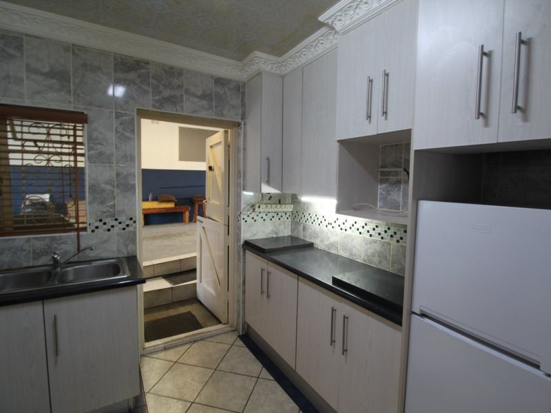 Lovely 2-Bedroom Home for Sale in Booysens Park - Photo 6