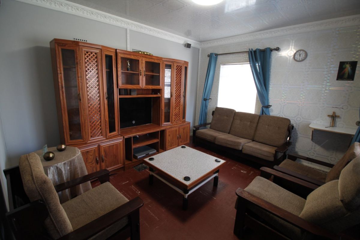 Lovely 2-Bedroom Home for Sale in Booysens Park - Photo 3