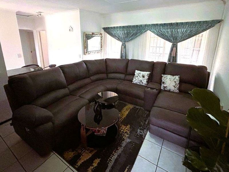 Charming and Practical Starter Home - Photo 2