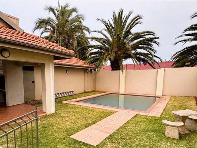 Charming and Practical Starter Home - Photo 3