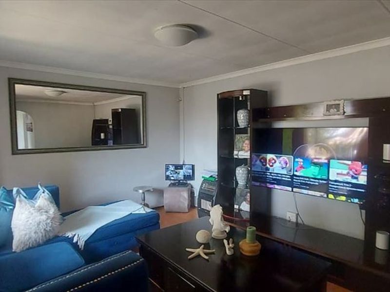 Neat and Affordable Family Home with Staff Quarters - Photo 2