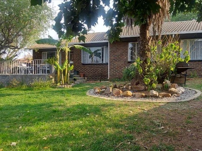 Neat and Affordable Family Home with Staff Quarters - Photo 3