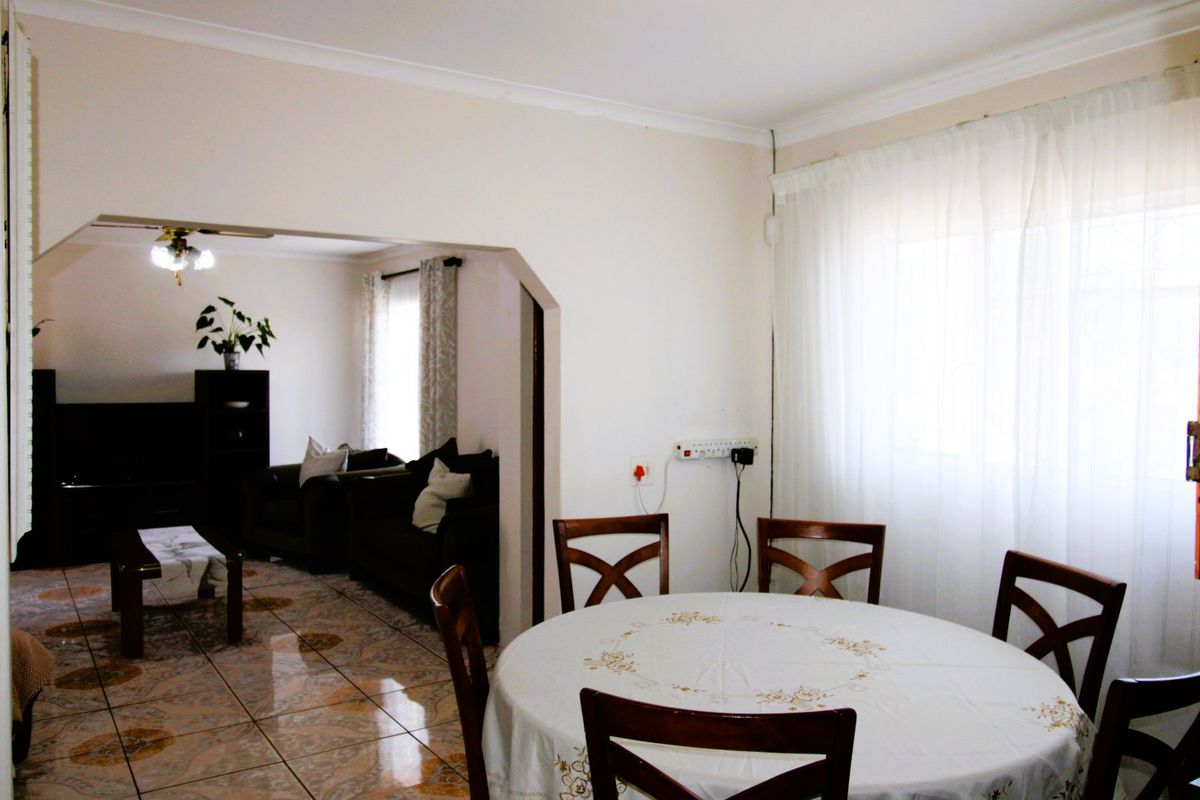 Spacious Family Home with Endless Potential - Photo 3