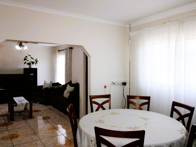 Spacious Family Home with Endless Potential - Photo 3