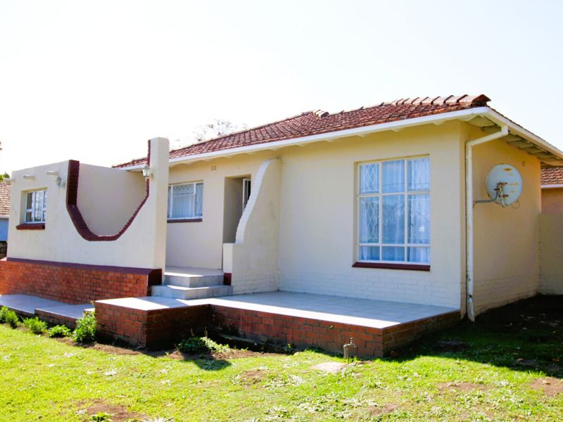 Spacious Family Home with Endless Potential - Photo 5