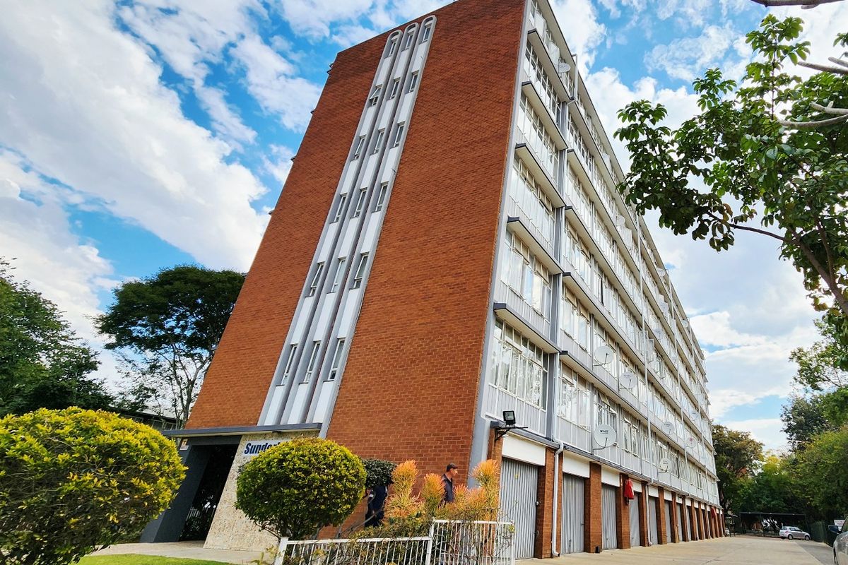 Charming 2-Bedroom Apartment for Sale in Queenswood - Photo 2