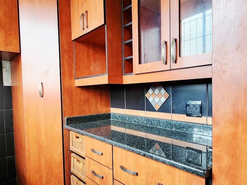 Charming 2-Bedroom Apartment for Sale in Queenswood - Photo 7