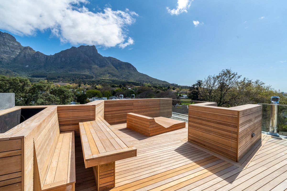 Step into the Streams - Trendy lock-up and go living in quaint Newlands Village - Photo 5