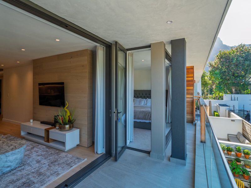 Step into the Streams - Trendy lock-up and go living in quaint Newlands Village - Photo 10