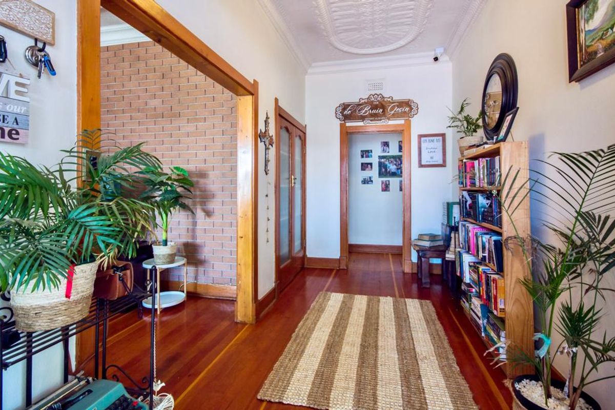 Spacious 3-Bedroom Home with Cottage, Pool & Entertainment Area on 1000sqm Double Stand - Photo 5