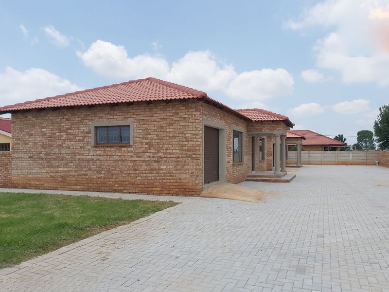 OWN 2 BRAND NEW, FULL TITLE TOWNHOUSES WITH GREAT RENTAL OPPORTUNITY AS! - Photo 2