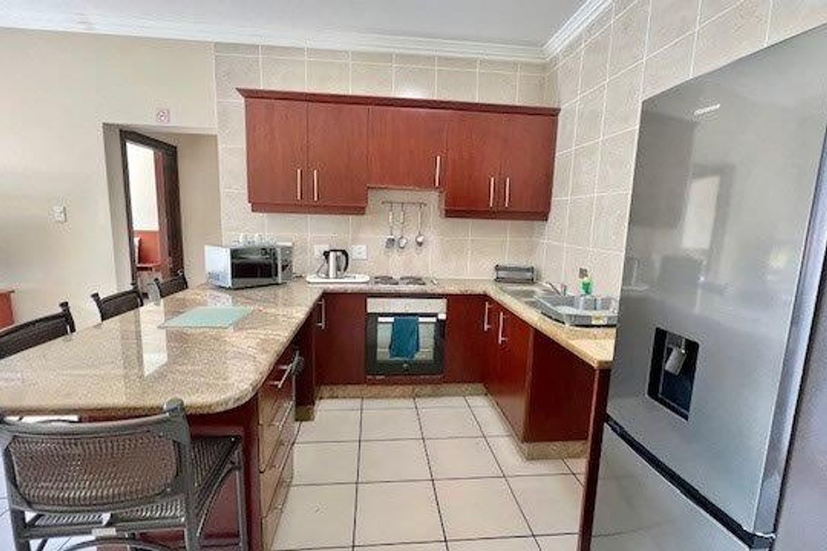 Ground-Floor 2-Bedroom Apartment in Secure Uvongo Complex - Photo 3